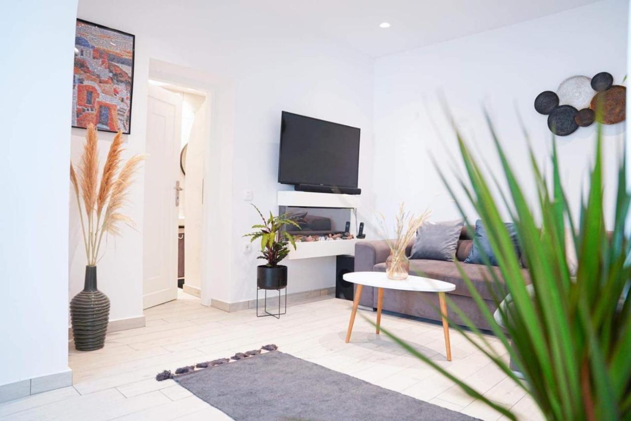 Sunstone Apartment ฟิรา ภายนอก รูปภาพ